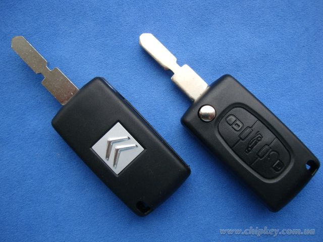 CITROEN  выкидной ключ (корпус) 3 - кнопки, с креплением для батарейки на корпусе