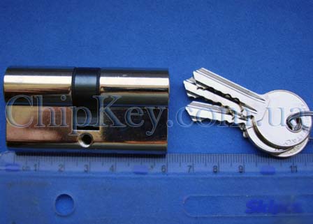 Цилиндр  30*30 ключ/ключ, производства Италия