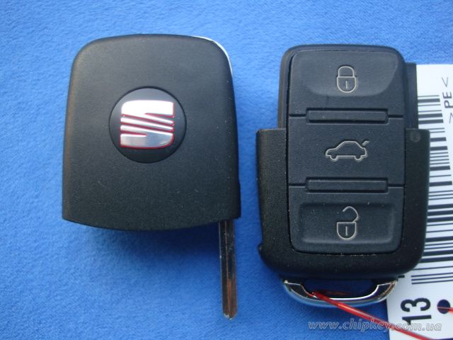 SEAT выкидной ключ 3 - кнопки с микросхемой 1JO 959 753 DE - 315 Mhz, с ID48 MEGAMOS чипом