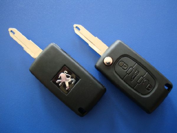 Ключ Peugeot  выкидной (корпус) 3 кнопки, с креплением для батарейки на корпусе